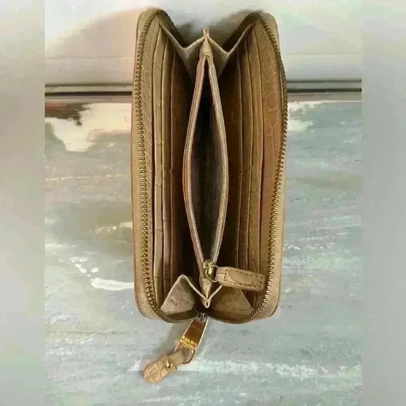 Badgley Mischka Wallet Purse Wristlet - Picture 7 of 10